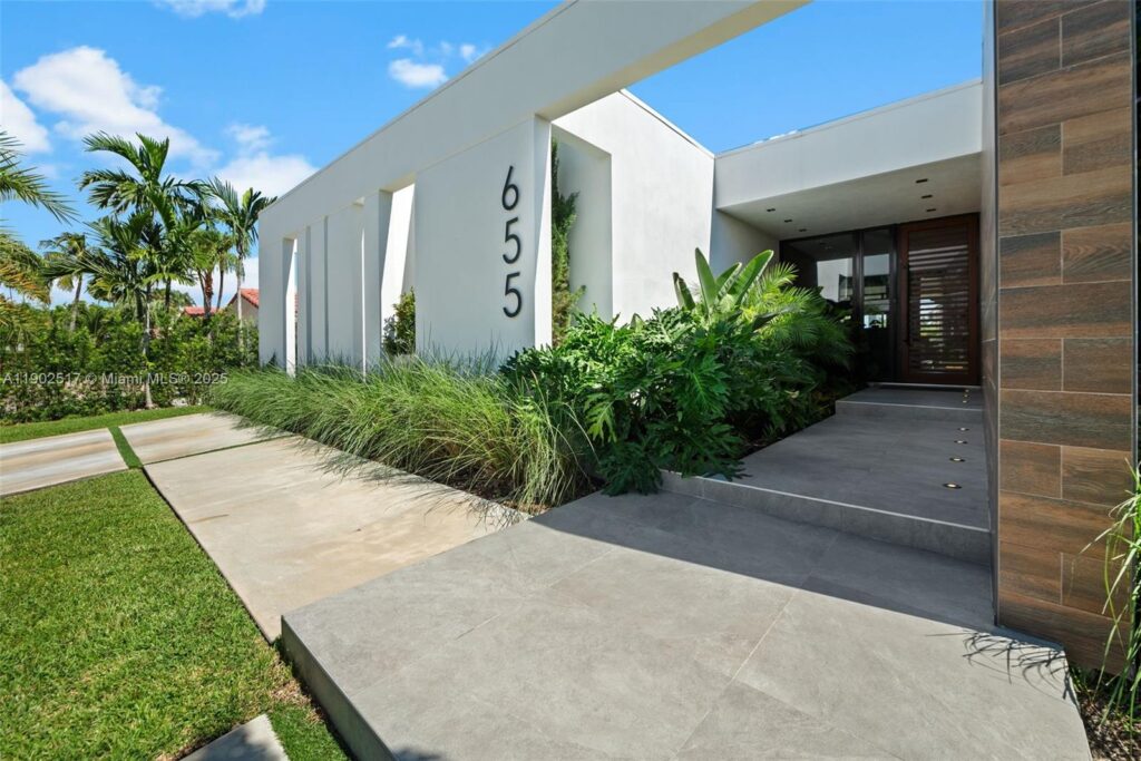 655 Layne Blvd # 0, Hallandale Beach FL 33009