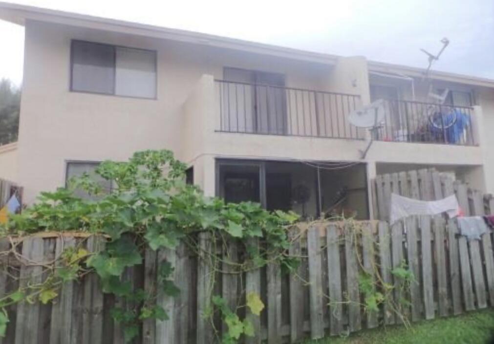 200 Nottingham Circle # J, FL 33463