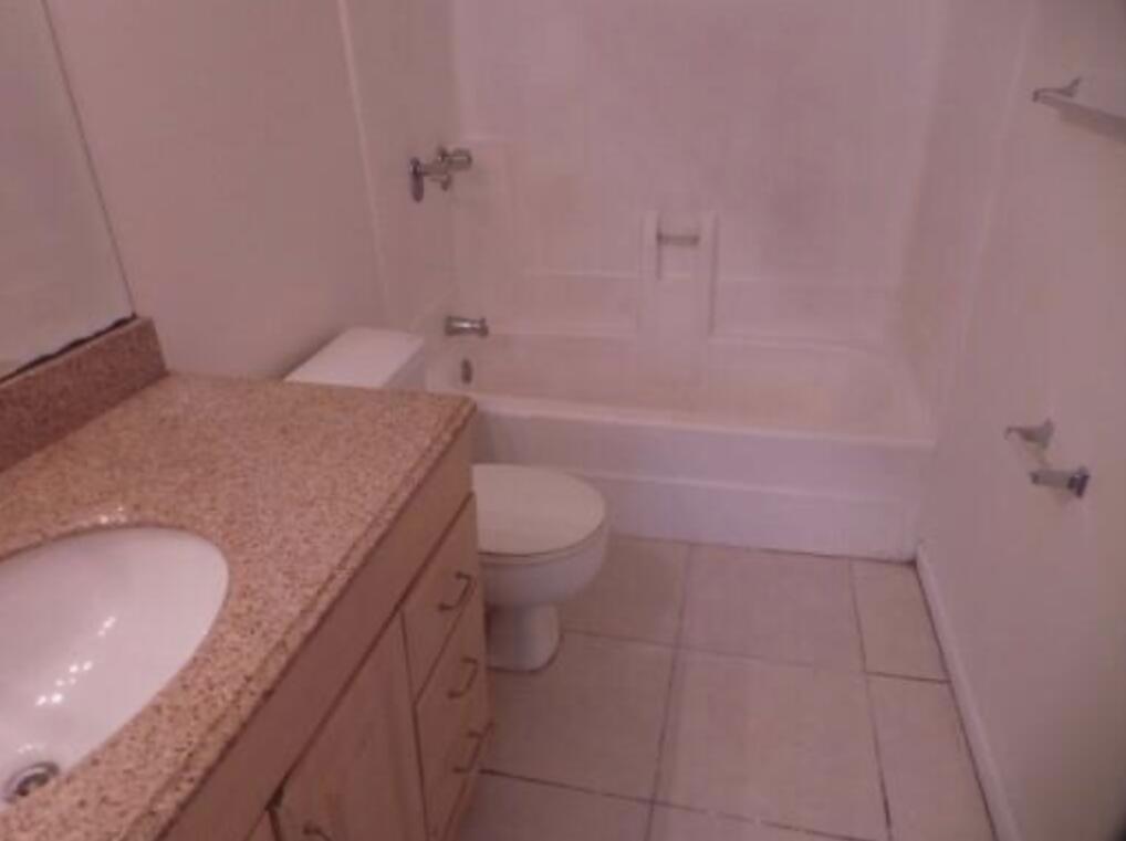 200 Nottingham Circle # J, FL 33463