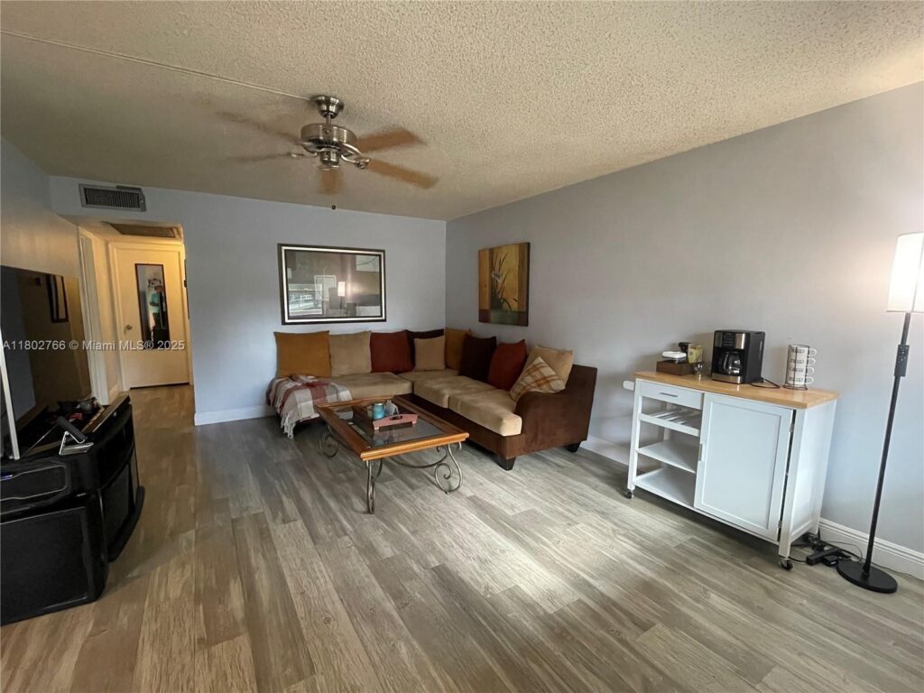 279 Markham M # M, Deerfield Beach FL 33442