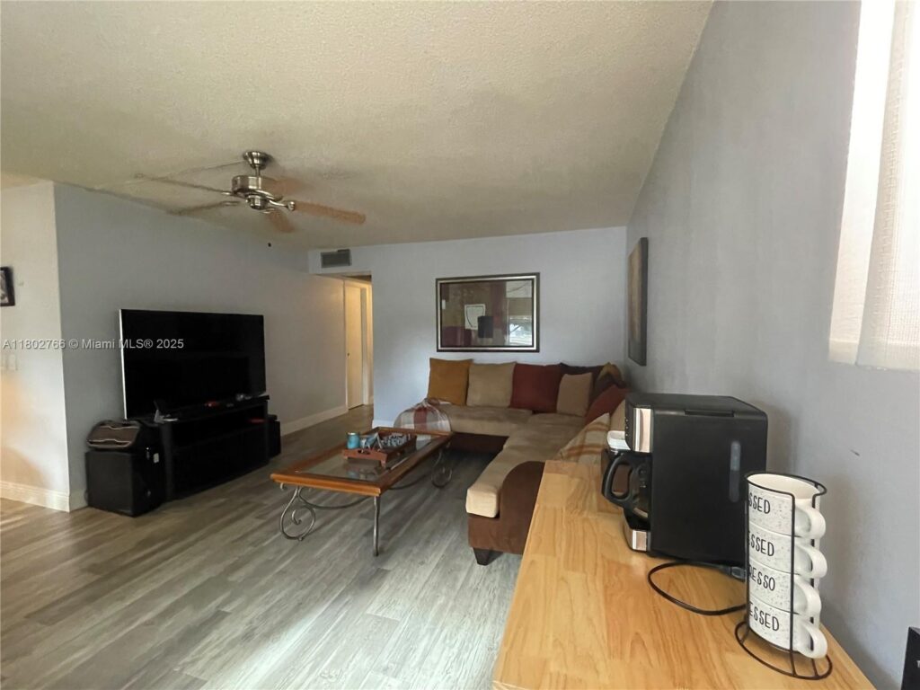 279 Markham M # M, Deerfield Beach FL 33442