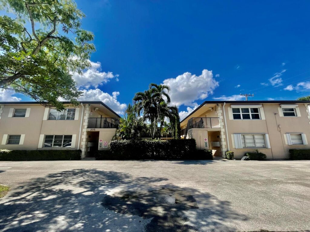 205 NE 3rd Street # 105, Boynton Beach FL 33435