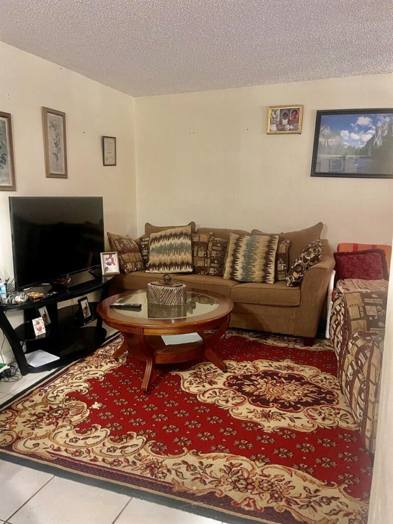 205 NE 3rd Street # 105, Boynton Beach FL 33435