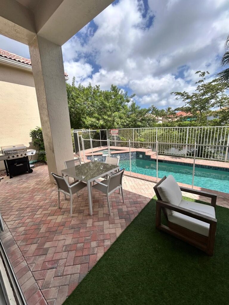7030 Islegrove Pl, Boca Raton FL 33433