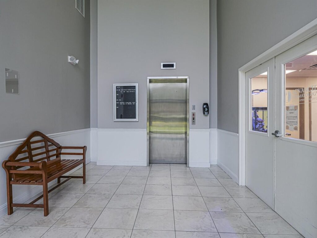 3755 7th Terrace Suite M, Vero Beach FL 32960