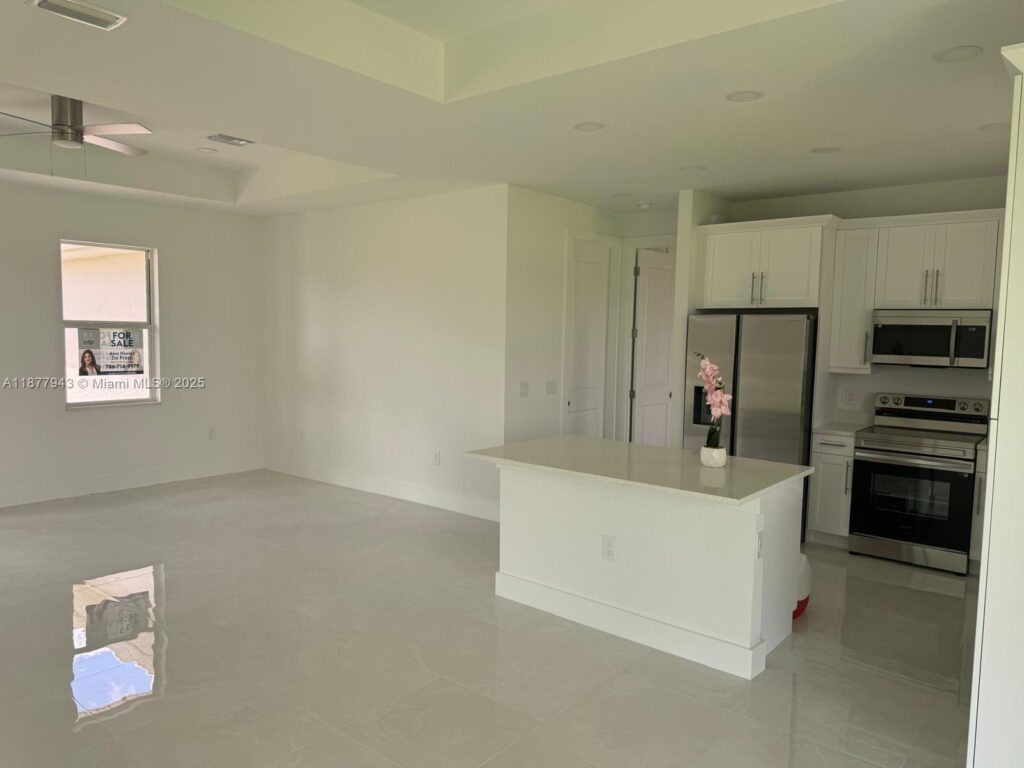 2044 Crawford Ave N, Lehigh Acres FL 33971