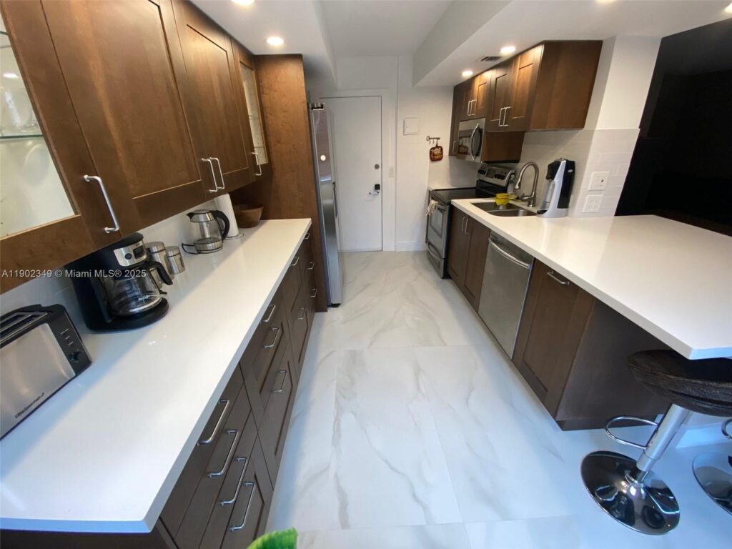 3161 S Ocean Dr # 1210, Hallandale Beach FL 33009