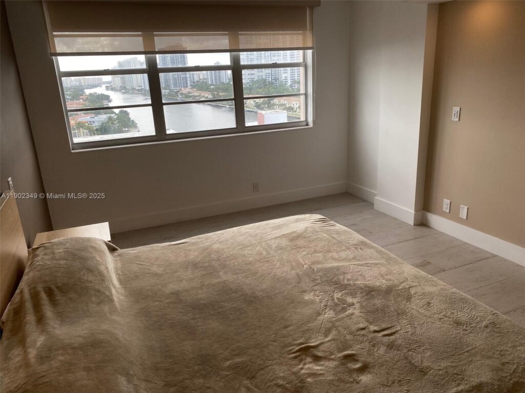 3161 S Ocean Dr # 1210, Hallandale Beach FL 33009
