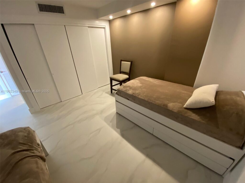 3161 S Ocean Dr # 1210, Hallandale Beach FL 33009