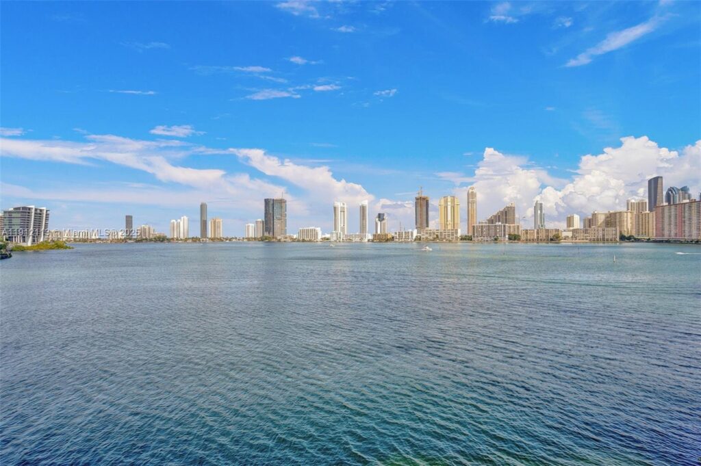 3000 Island Blvd # 903, Aventura FL 33160