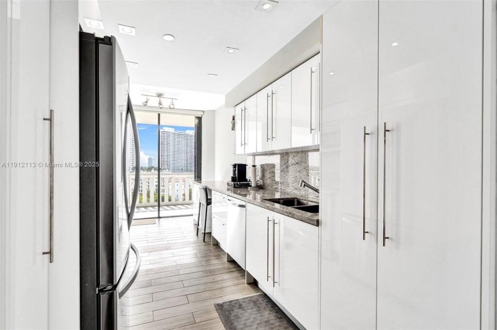3000 Island Blvd # 903, Aventura FL 33160