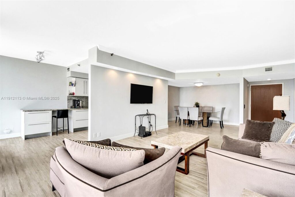 3000 Island Blvd # 903, Aventura FL 33160