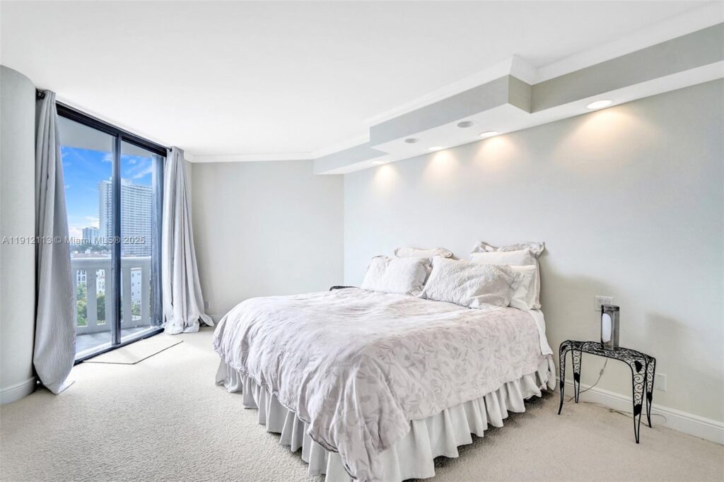 3000 Island Blvd # 903, Aventura FL 33160