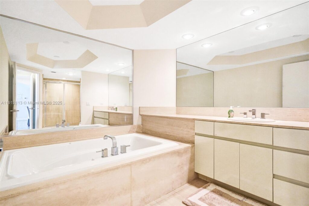 3000 Island Blvd # 903, Aventura FL 33160