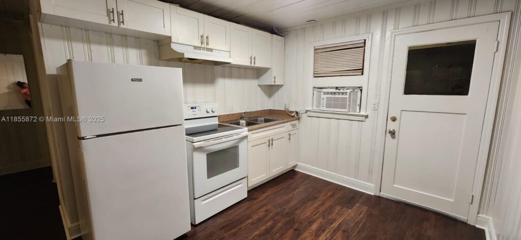 2105 FRANKLIN, Fort Myers FL 33901