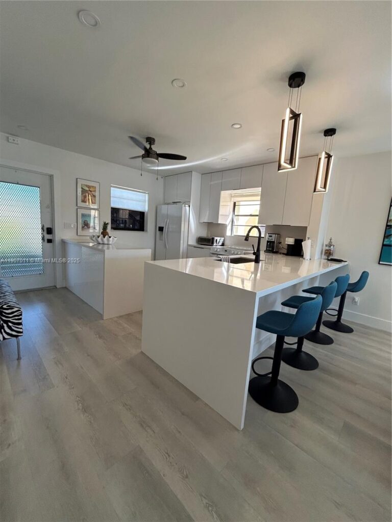 200 Berkley Rd # 113, Hollywood FL 33024