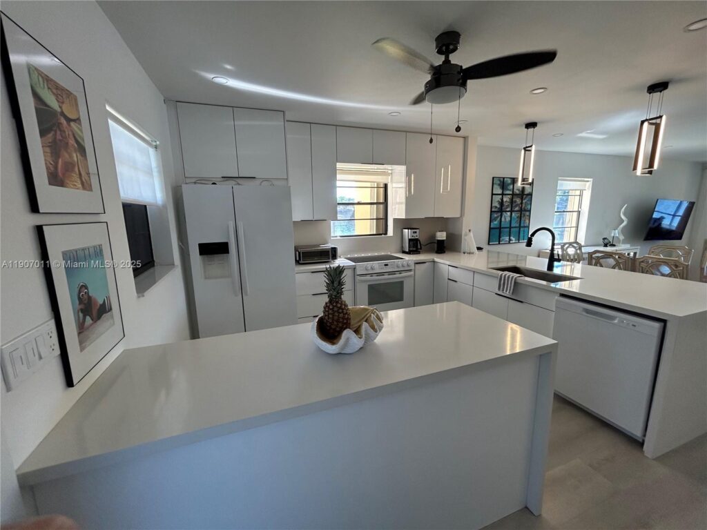 200 Berkley Rd # 113, Hollywood FL 33024