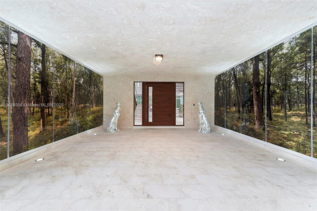 7450 SW 102nd St, Pinecrest FL 33156