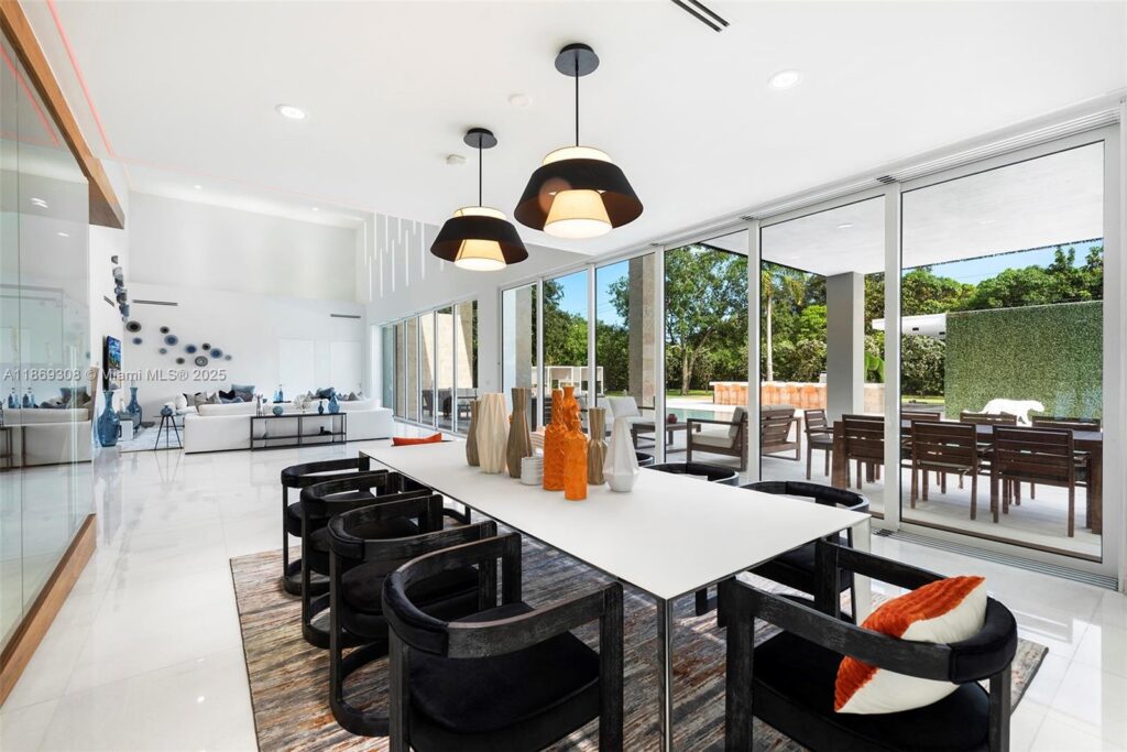7450 SW 102nd St, Pinecrest FL 33156