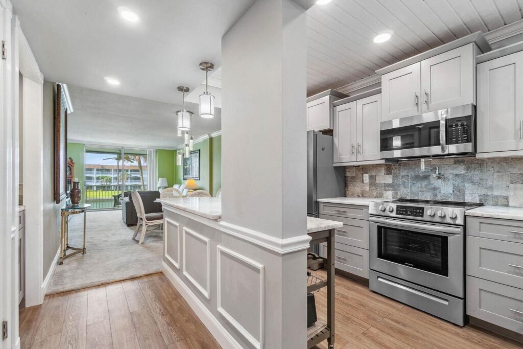 100 Paradise Harbour Boulevard # 208, North Palm Beach FL 33408