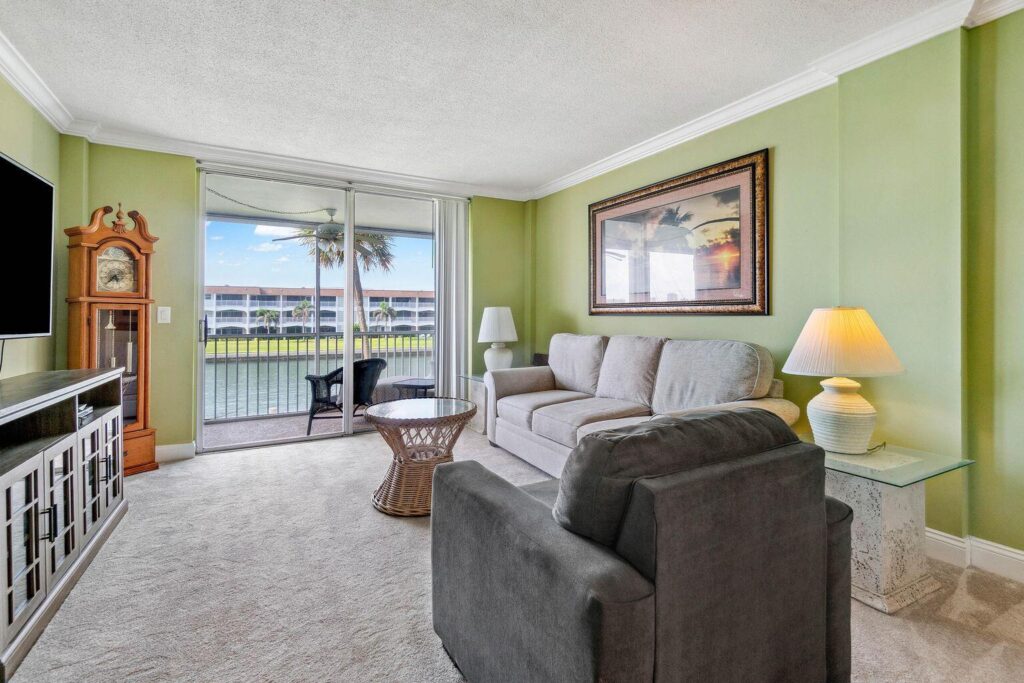 100 Paradise Harbour Boulevard # 208, North Palm Beach FL 33408