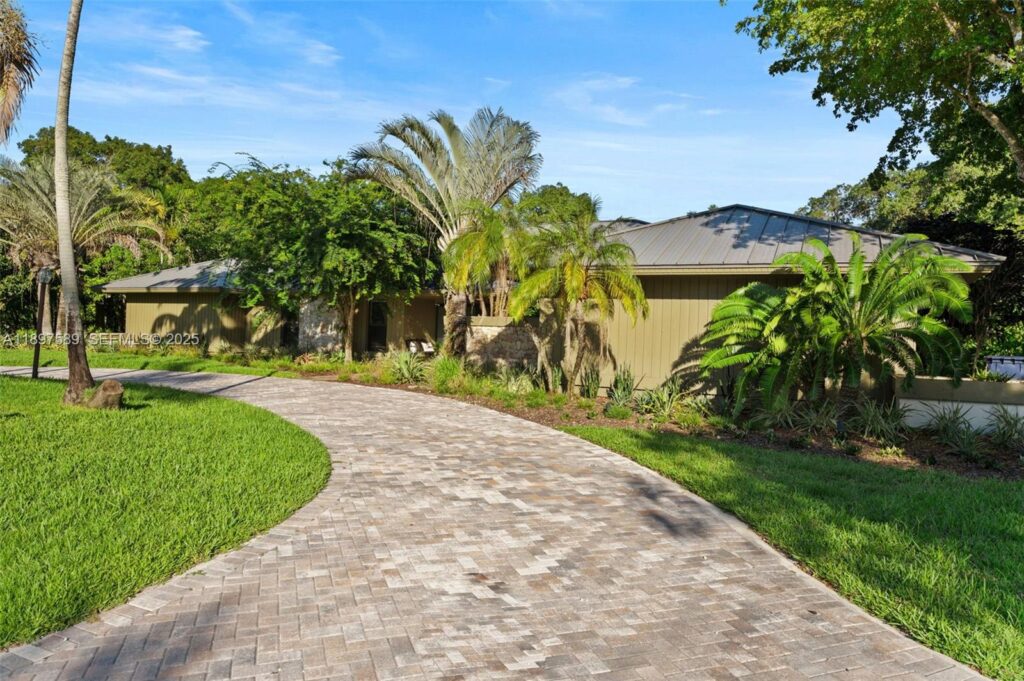 15625 SW 73rd Ct, Palmetto Bay FL 33157