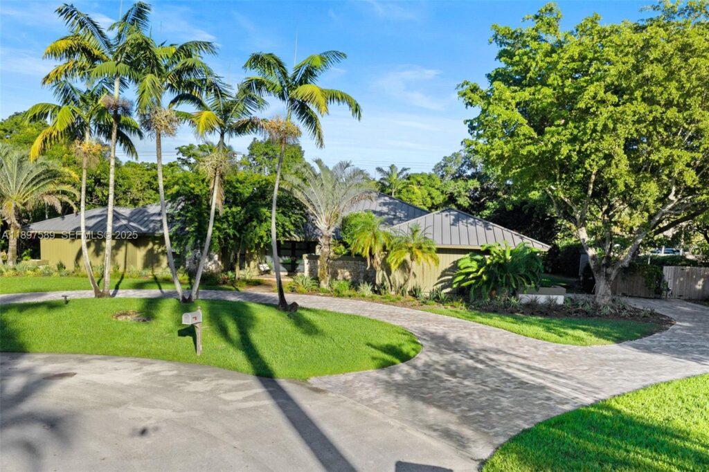 15625 SW 73rd Ct, Palmetto Bay FL 33157