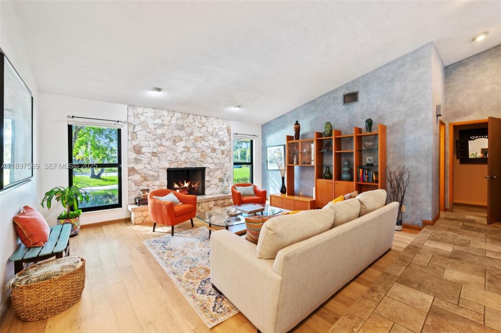 15625 SW 73rd Ct, Palmetto Bay FL 33157