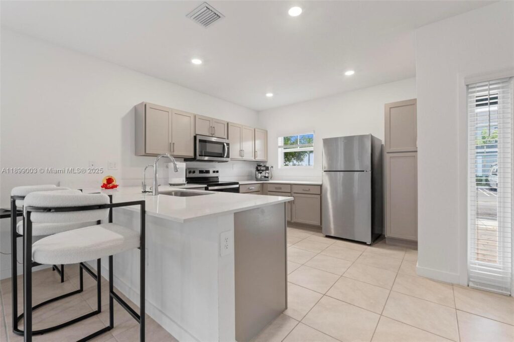 377 NE 1st Dr, Florida City FL 33034