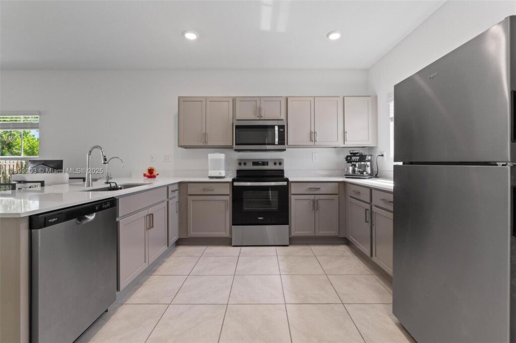 377 NE 1st Dr, Florida City FL 33034
