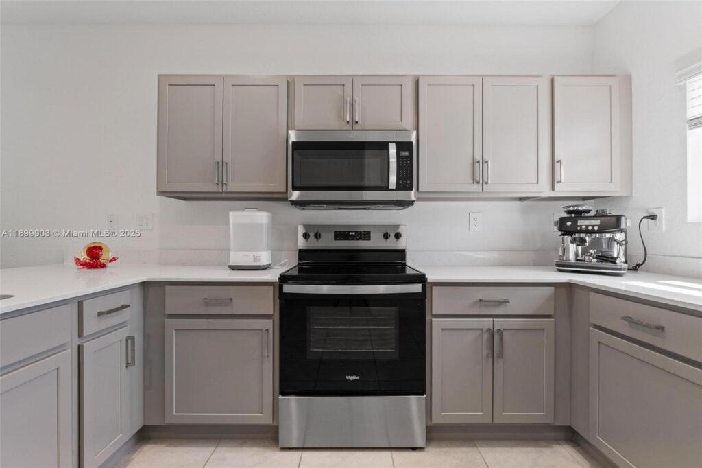 377 NE 1st Dr, Florida City FL 33034