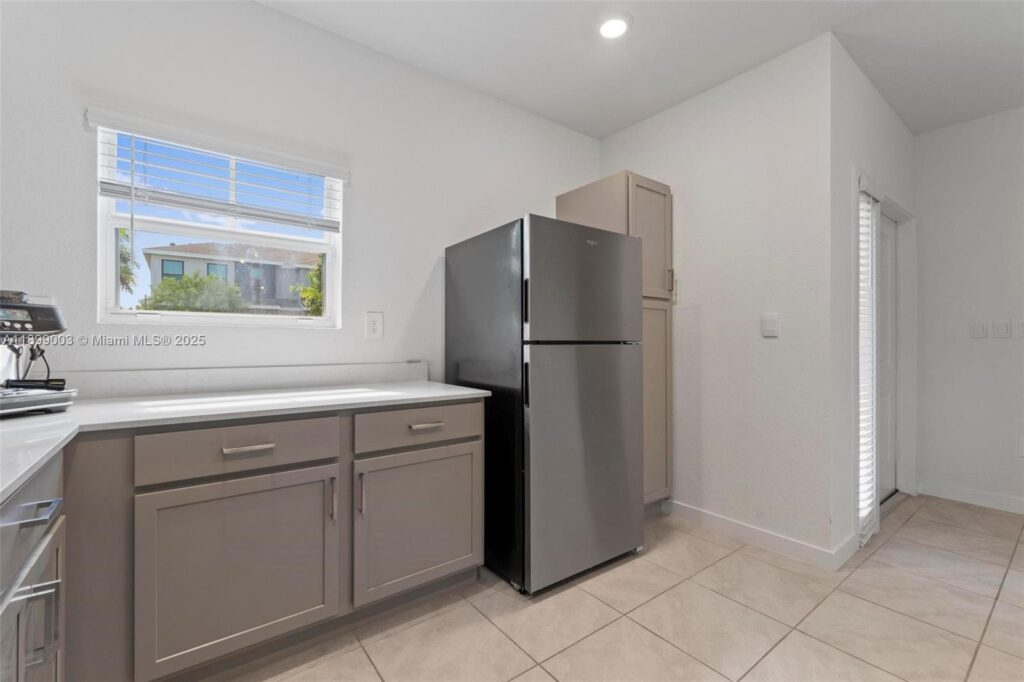 377 NE 1st Dr, Florida City FL 33034