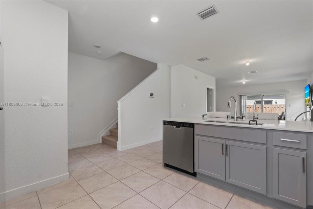 377 NE 1st Dr, Florida City FL 33034