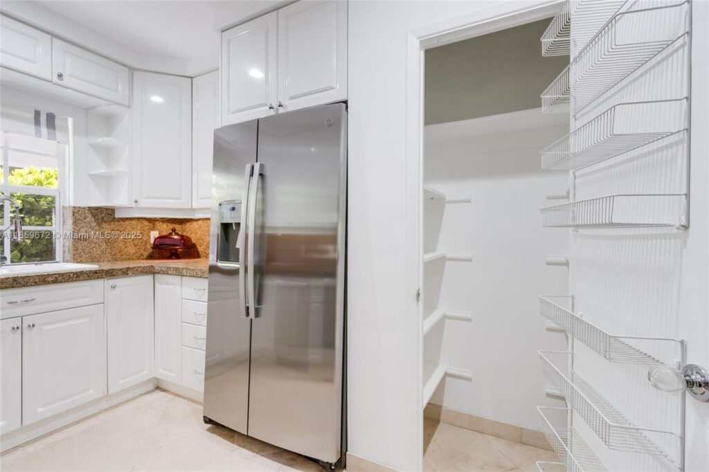 60 Park Dr # C, Bal Harbour FL 33154