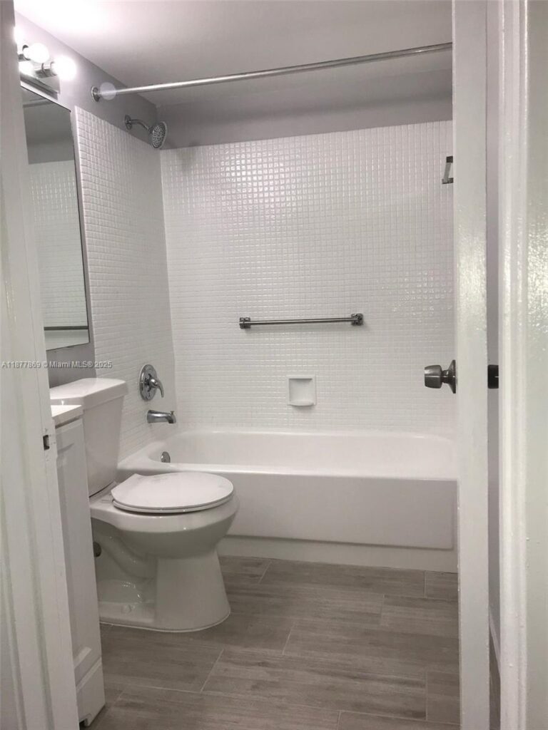 17 Keswick A # 17, Deerfield Beach FL 33442
