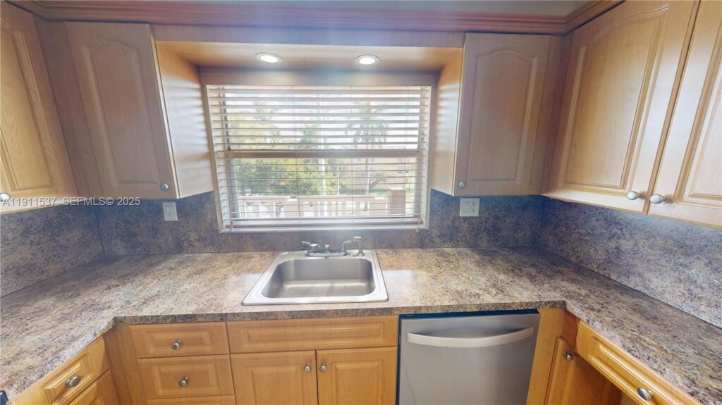 9301 Sunrise Lakes Blvd # 303, Sunrise FL 33322