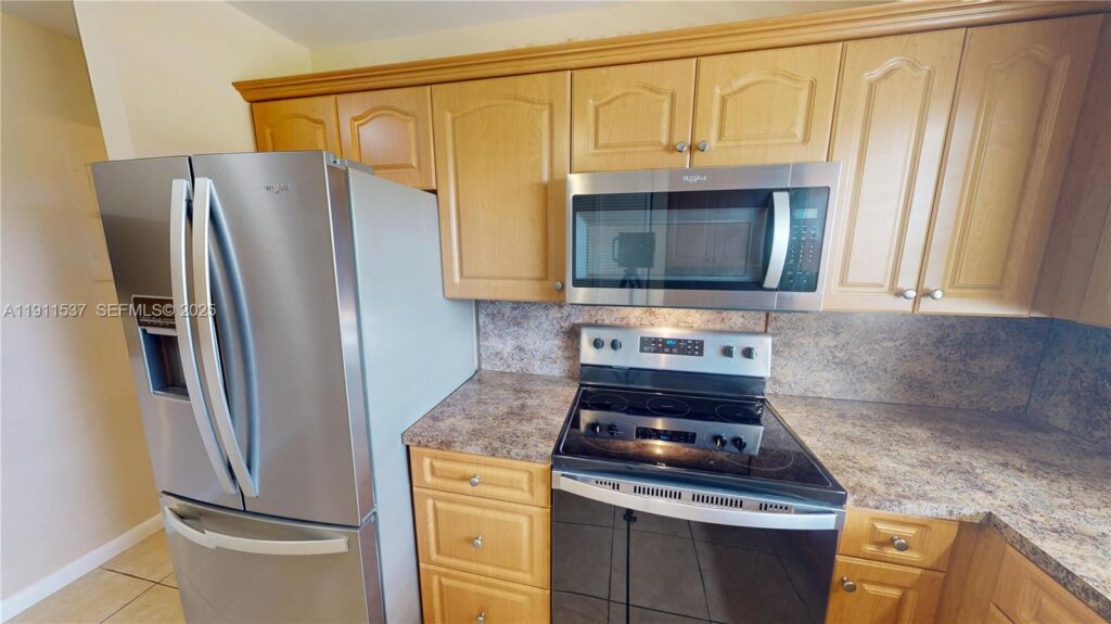 9301 Sunrise Lakes Blvd # 303, Sunrise FL 33322