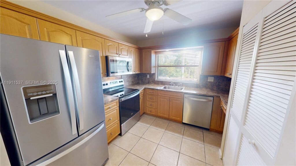9301 Sunrise Lakes Blvd # 303, Sunrise FL 33322