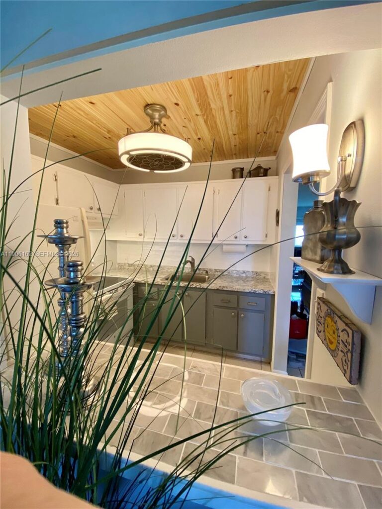 142 Preston D # 142, Boca Raton FL 33434