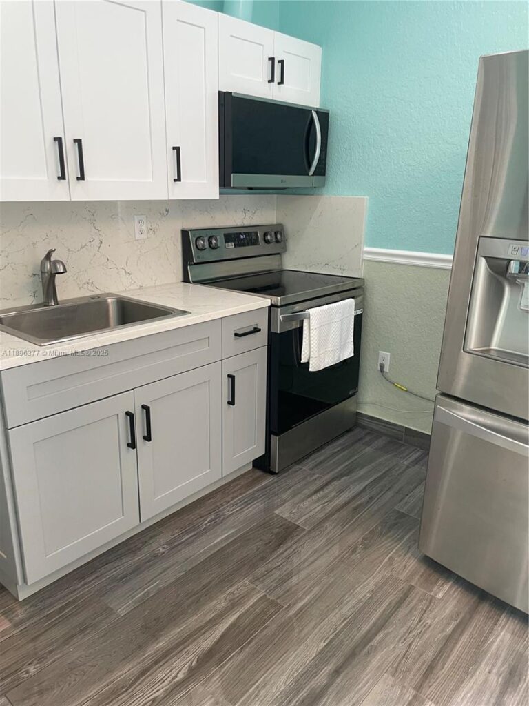 240 NE 27th St # 1, Pompano Beach FL 33064