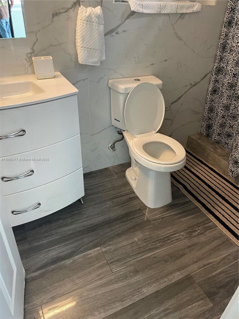 240 NE 27th St # 1, Pompano Beach FL 33064