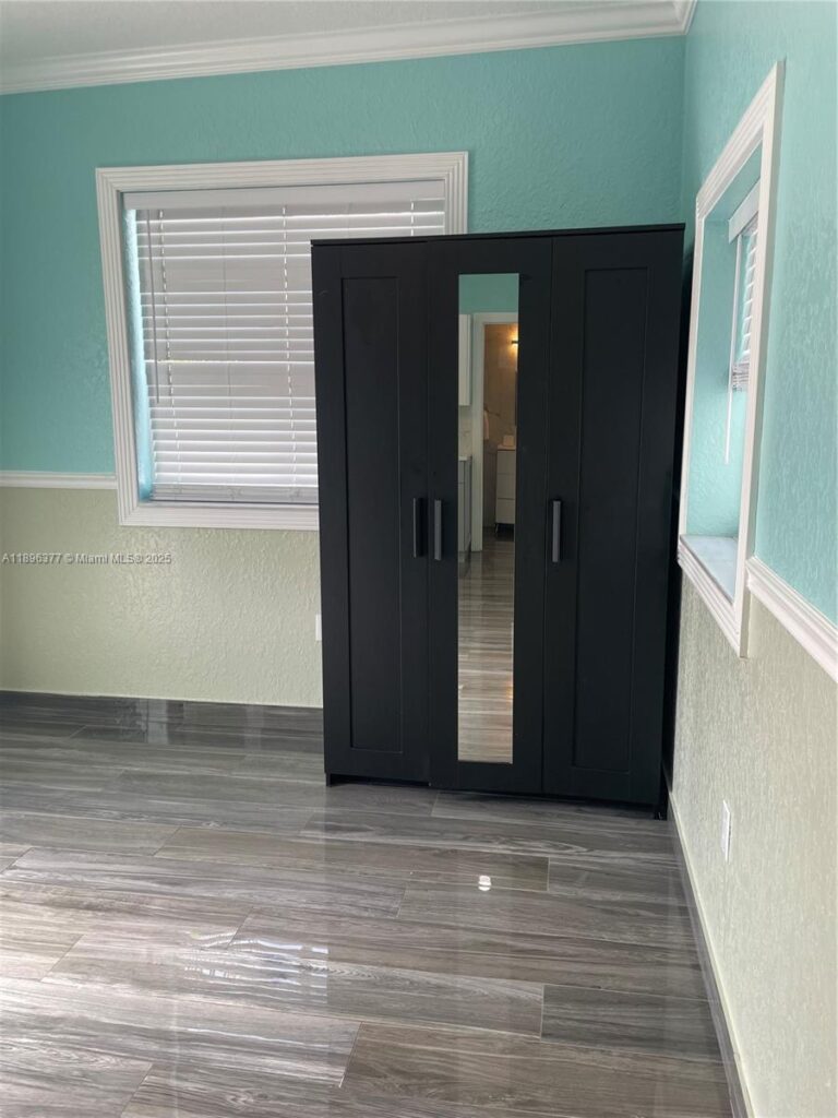 240 NE 27th St # 1, Pompano Beach FL 33064