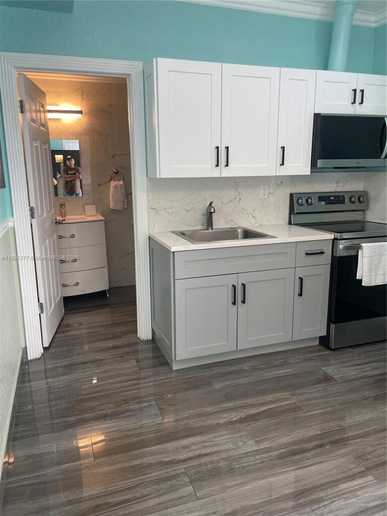 240 NE 27th St # 1, Pompano Beach FL 33064