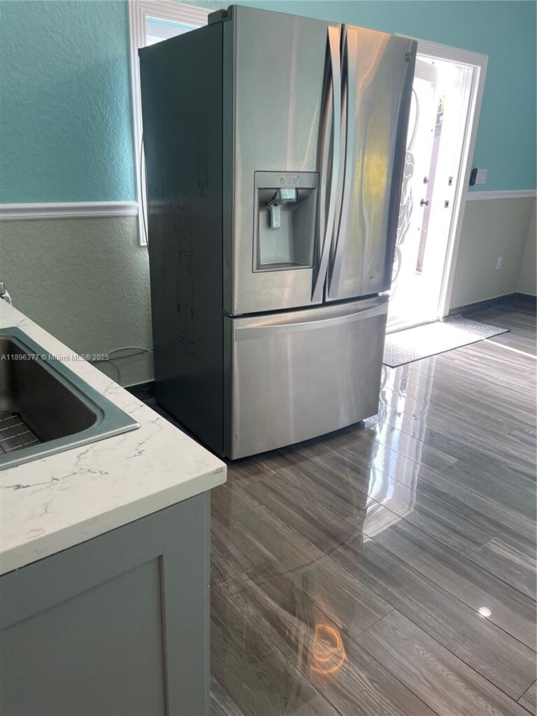 240 NE 27th St # 1, Pompano Beach FL 33064