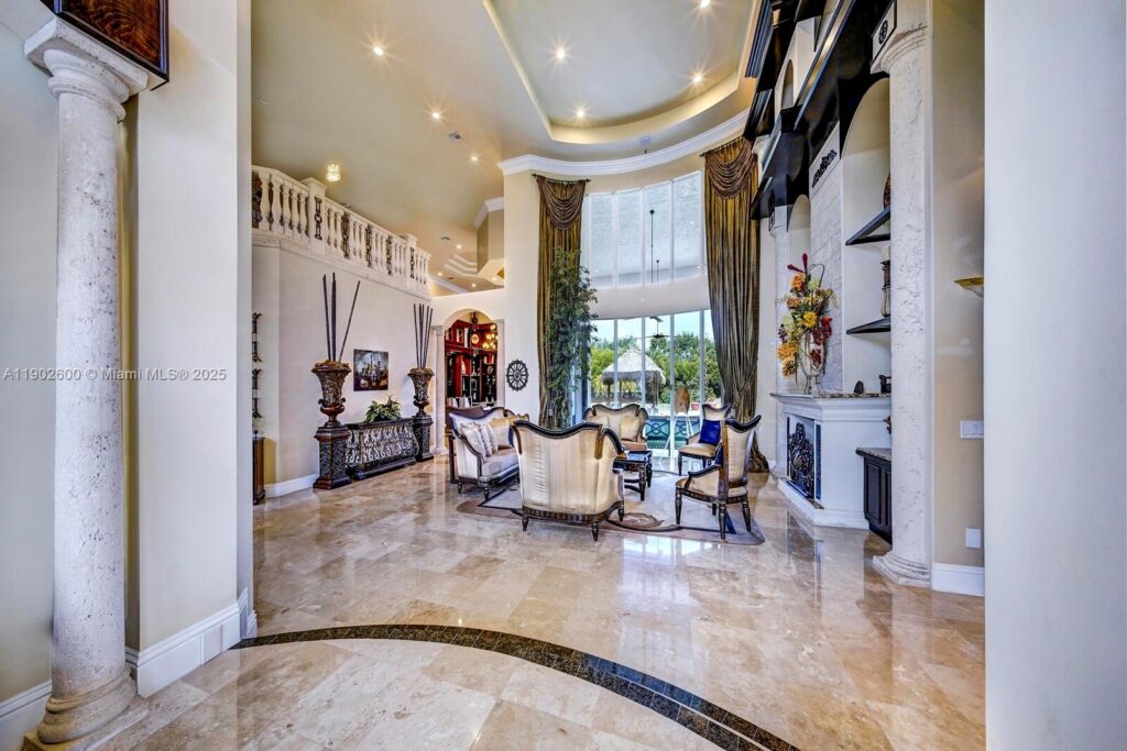 3828 Pine Lake Dr, Weston FL 33332