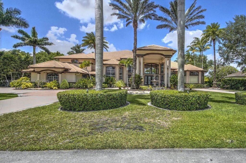 3828 Pine Lake Dr, Weston FL 33332