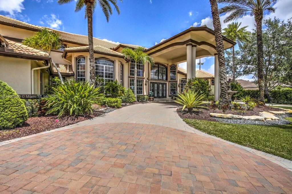 3828 Pine Lake Dr, Weston FL 33332
