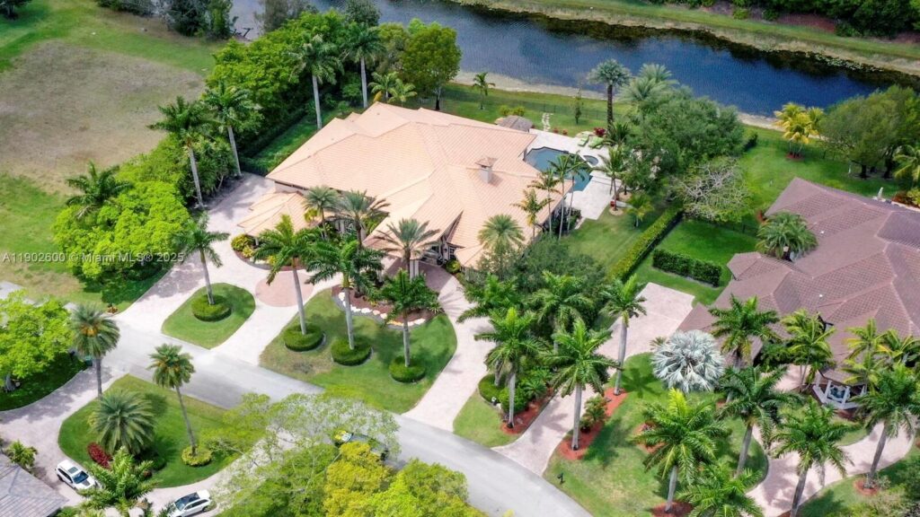 3828 Pine Lake Dr, Weston FL 33332
