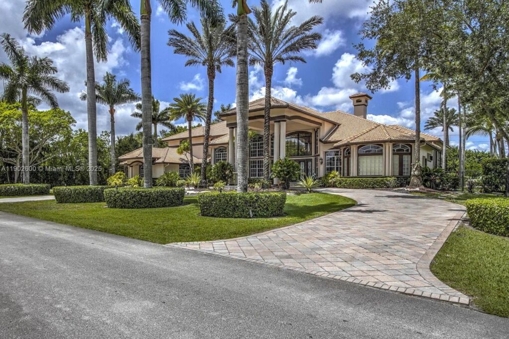 3828 Pine Lake Dr, Weston FL 33332