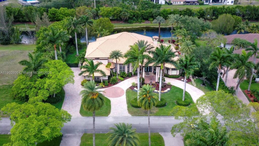 3828 Pine Lake Dr, Weston FL 33332